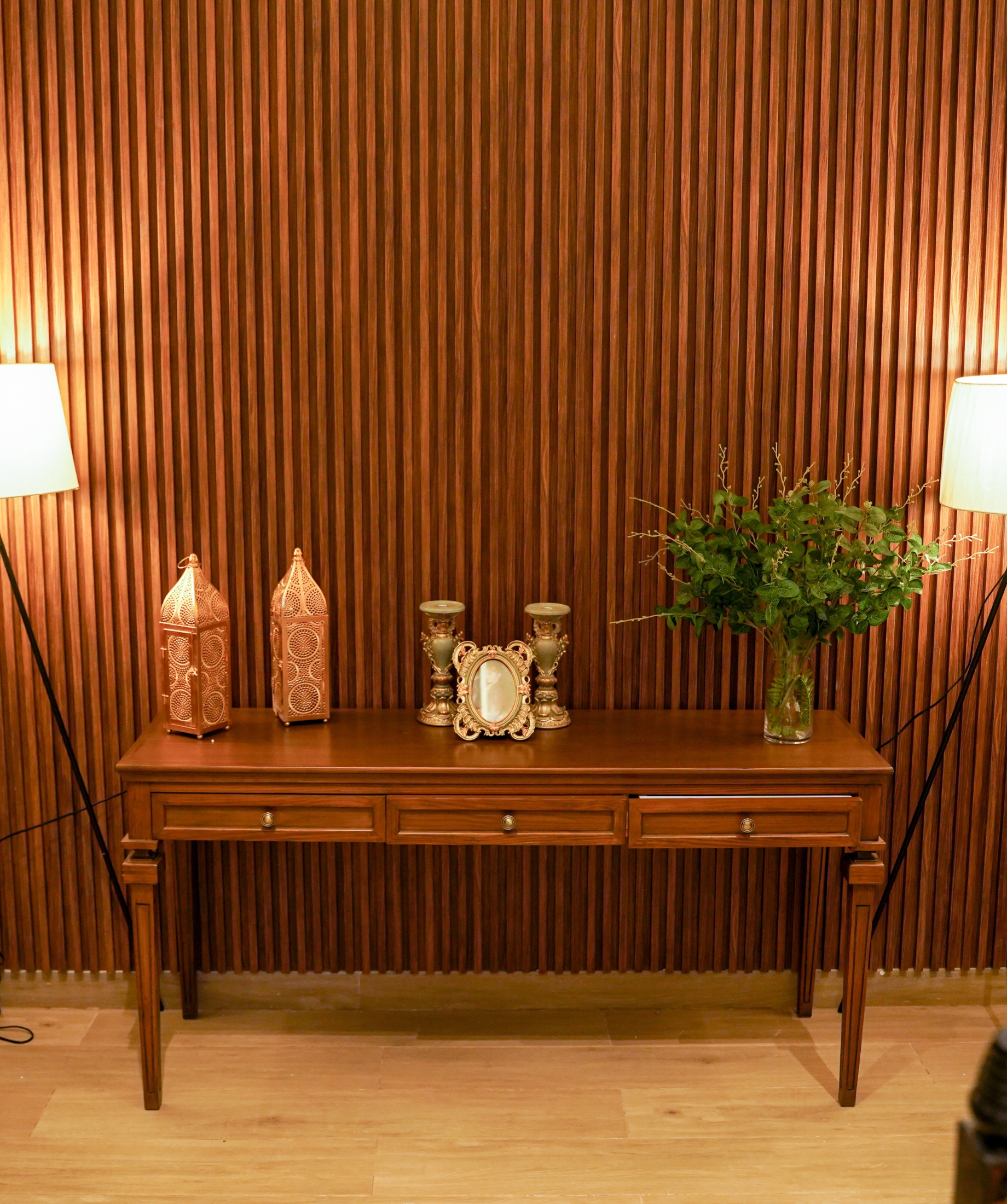 Fluted Tapered-Leg Console